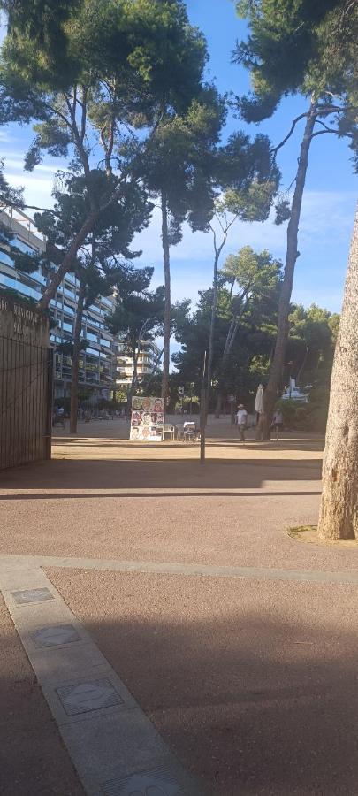 Chez Chantal 3 Chambres Au Centre Touristique De Salou Avec Garage Bagian luar foto
