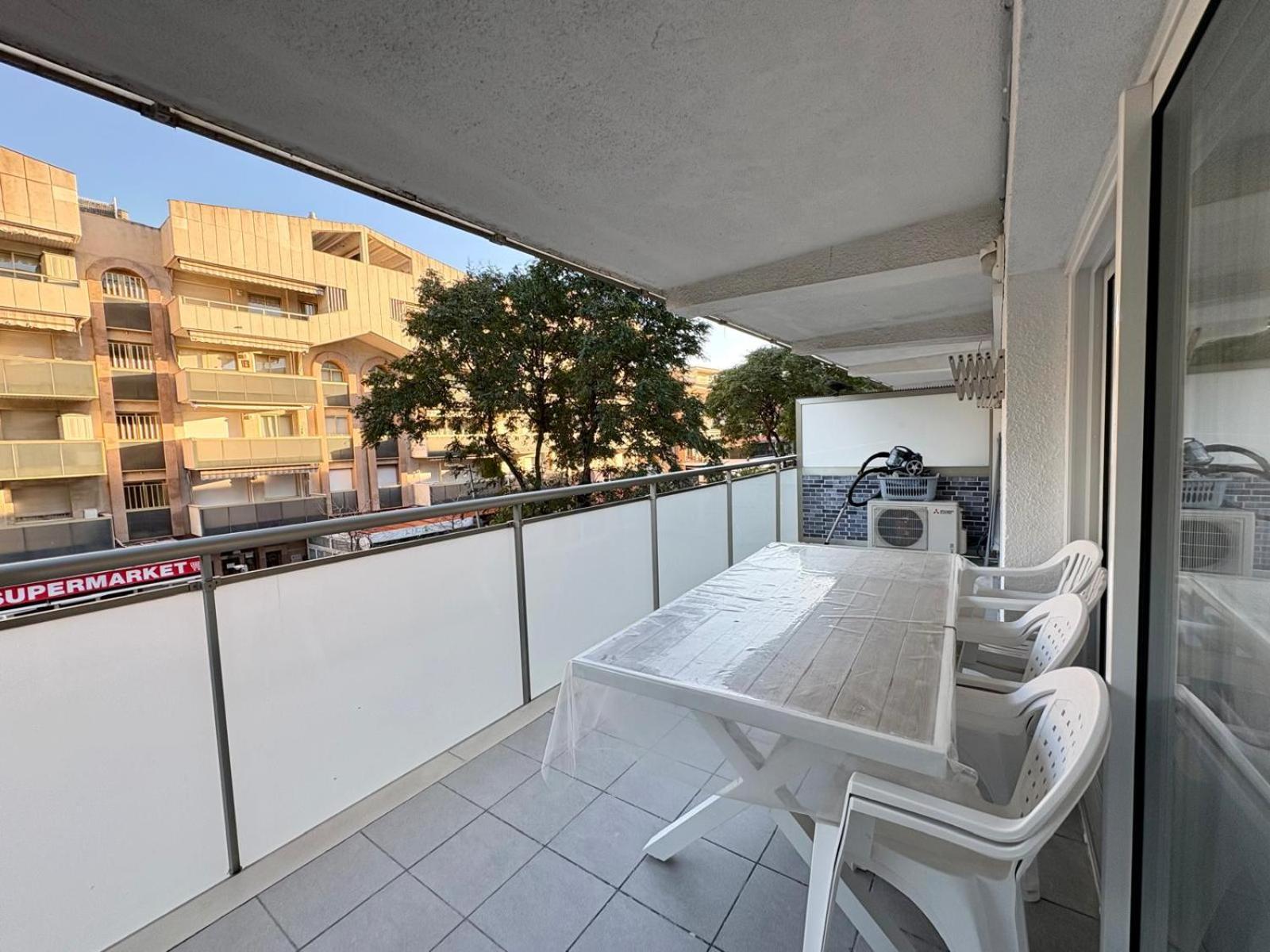 Chez Chantal 3 Chambres Au Centre Touristique De Salou Avec Garage Bagian luar foto